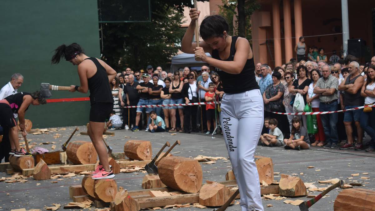 Bihar hasiko dira emakumezkoen eta gizonezko gazteen Binakako Aizkora Txapelketak