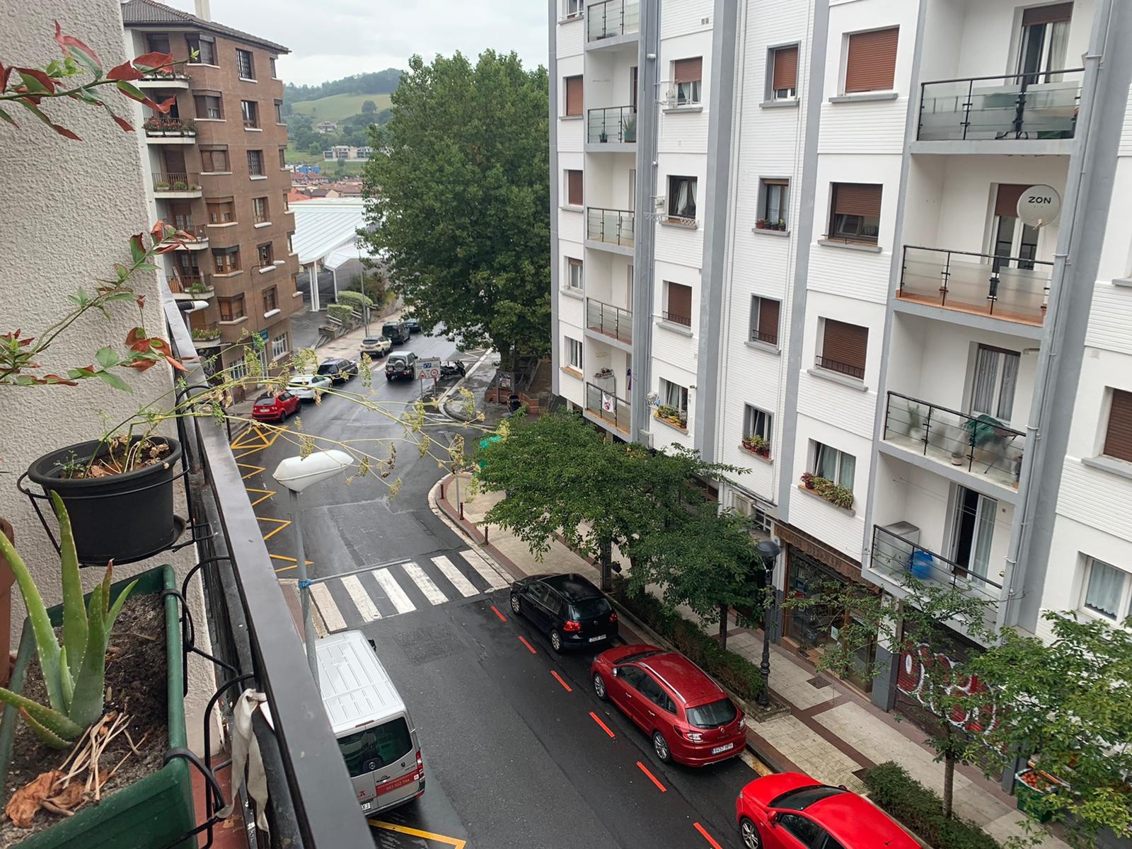 Oarsoko bloke bat konfinatuta, hainbat positibo direla eta
