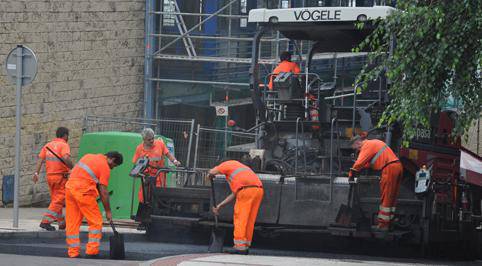 Trafikoan normaltasuna nagusi, asfaltatze lanetako aurreneko egunean