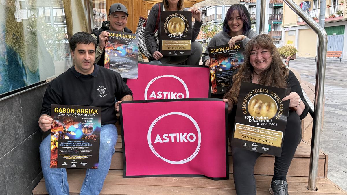 Gabonetako argiak pizteko ekitaldia egingo du gaur Astikok, Emakumeon Plazan