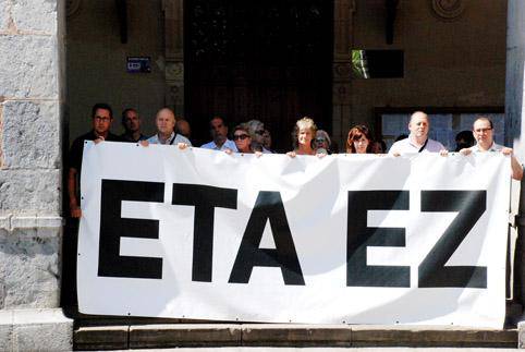`Eta ez´lemapean azken bi atentatuak salatu zituzten