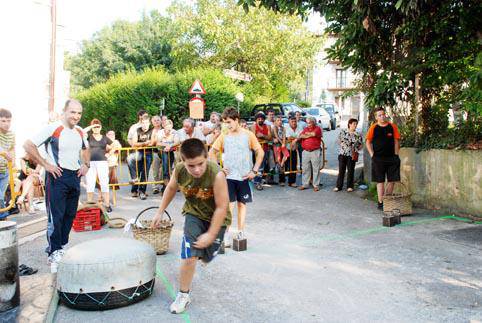 Festa giroa nagusi atzo, Santiomendin