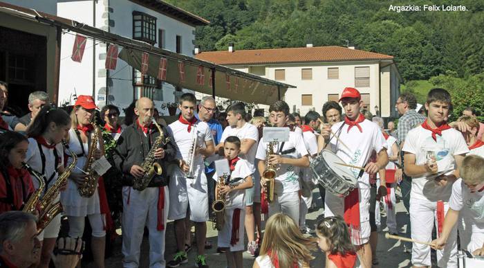Musika nagusi,  festa giroa jartzen