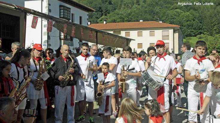 Musika nagusi,  festa giroa jartzen