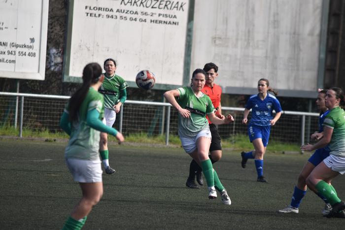 Etxean jokatuko dute gaur arratsaldean bailarako hiru futbol talde nagusiek