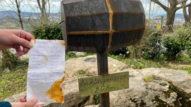 Kronika testigu, Zipotzaren 40. urteurrenean 20 lagunek Santiomendira ibilaldia egin zutela