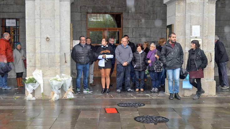Memoriaren Egunarekin bat, udal talde guztiek