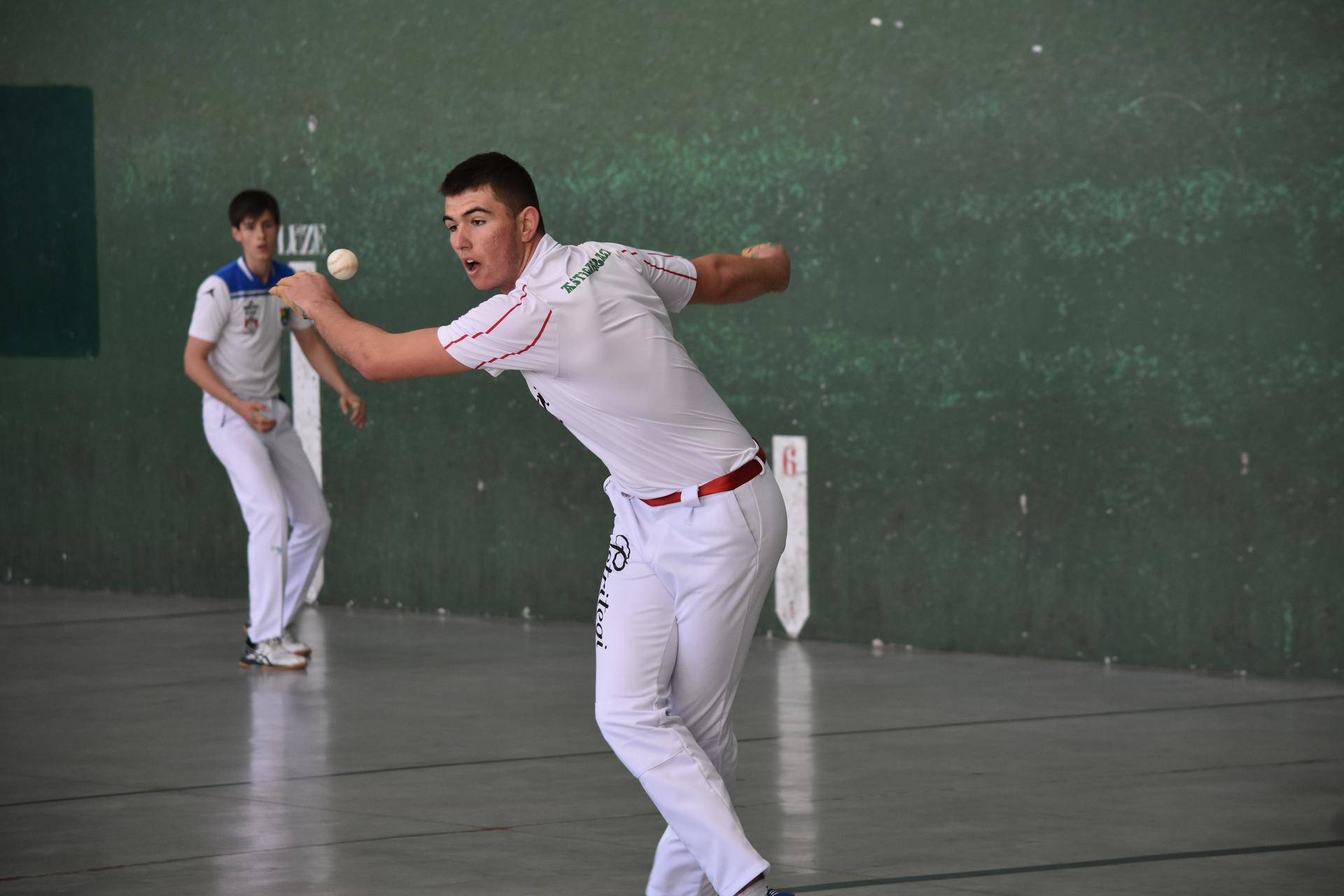 Gipuzkoako txapeldun izateko aukera izango dute gaur arratsaldean, bailarako hiru esku pelotarik