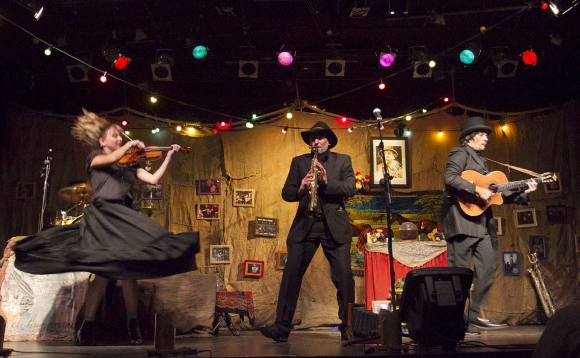 'El funeral' antzerki musikala, Atsegindegin