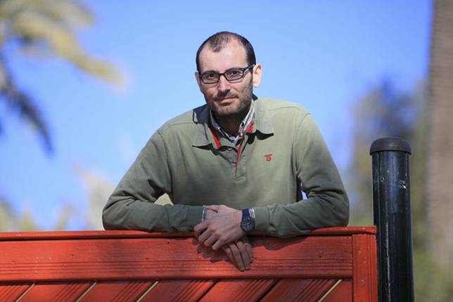 Ipuin kontaketa gaur, liburutegian