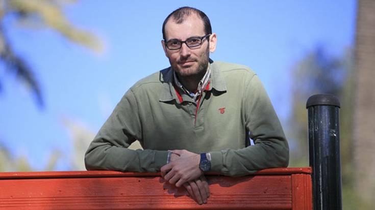 Ipuin kontaketa gaur, liburutegian