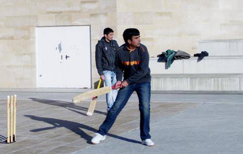 Cricket jokoa, kultura ezberdinak ezagutu, eta euskera indartzeko