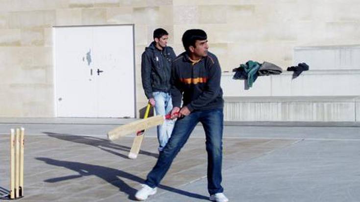 Cricket jokoa, kultura ezberdinak ezagutu, eta euskera indartzeko