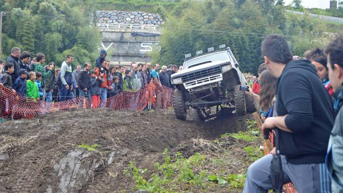 4x4 kotxeen triala, datorren larunbatean