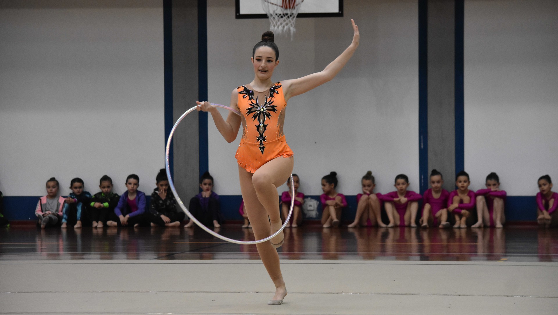 Ate irekiak gaur, gimnasian