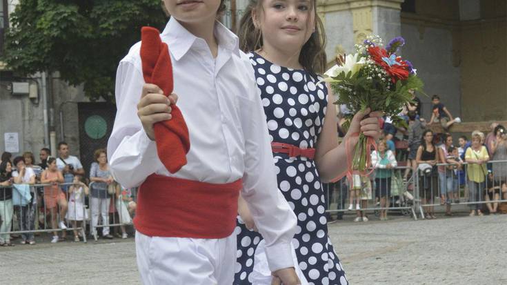 Aurreskua, ohorezko dantzarekin