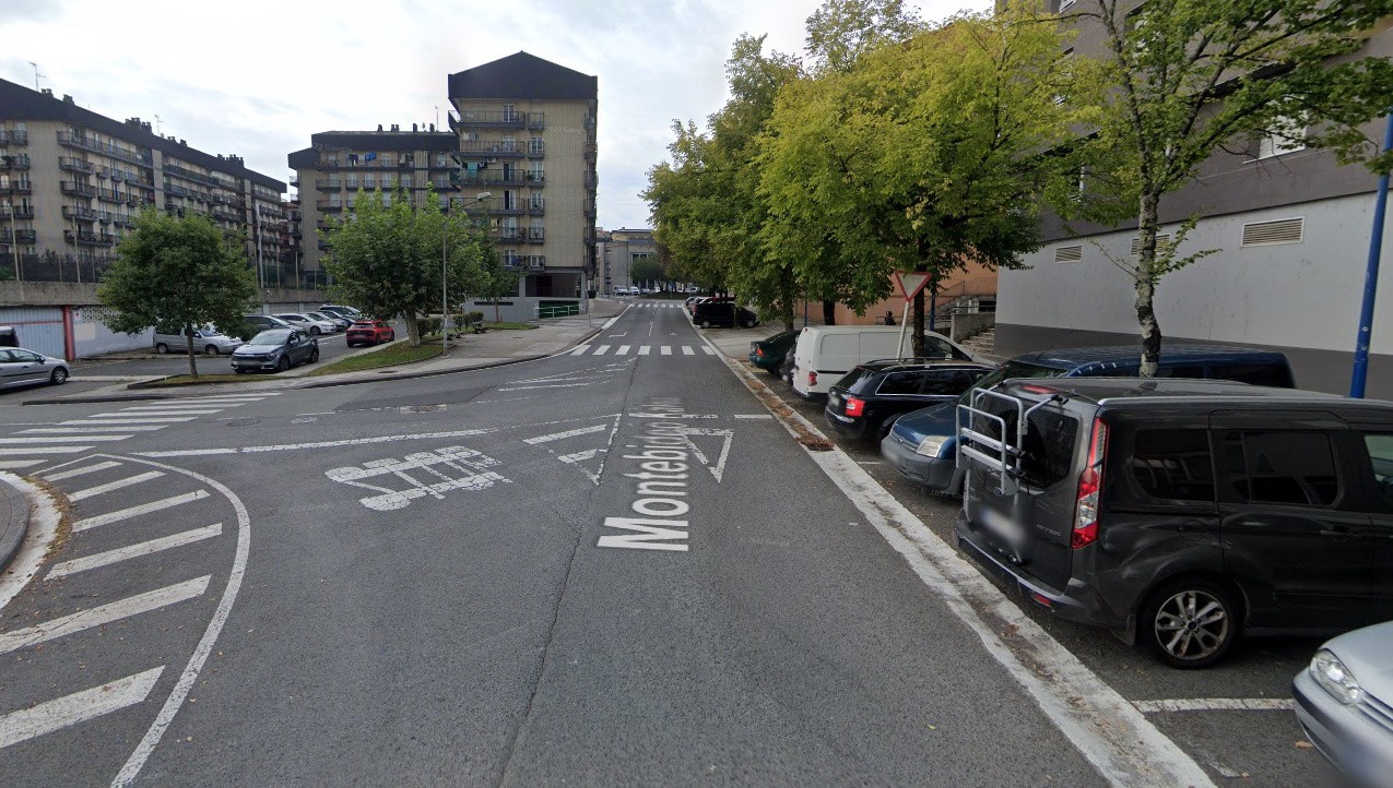 Montebideo kaleko aparkalekuak mugatuta, margoketengatik