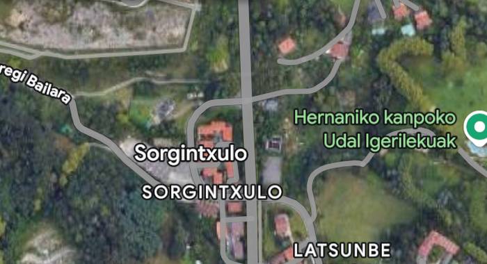 Istripua izan da Sorgintxuloko bidegurutzean, eta moztuta dago Txantxillatik Galarretarako errepidea