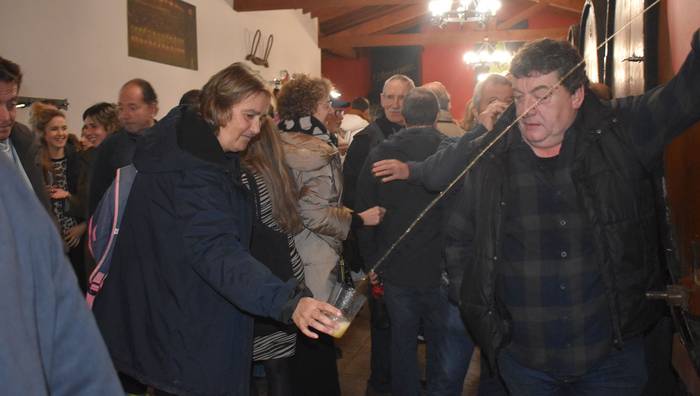 Gaur irekiko dute urteko aurreneko kupela Petritegi sagardotegian, 'gure sagardo berria' oihupean