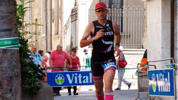 Asier Oconek bost ordu behar izan zituen Gasteizko Half Iron Manean
