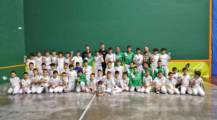 Pelota Eskolari agur beroa, txapelketako finalekin