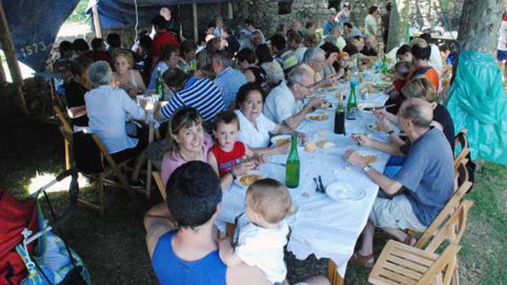 Bazkaria, herri kirolak eta erromeria 
San Inazio eguna behar bezala ospatzeko
