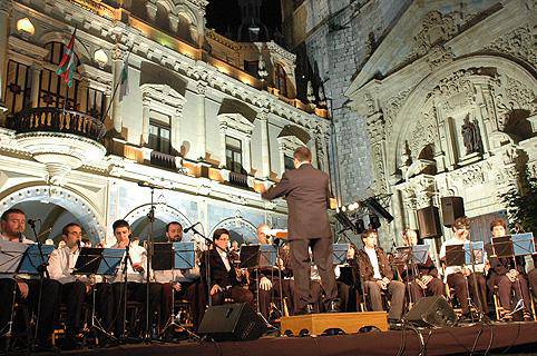 San Joanak iragartzeko Preludioan bilduko dira larunbatean herriko musikari eta dantzariak
