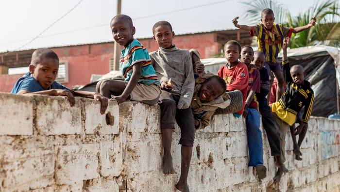 Material bilketa Nibirun, Senegalgo haurrei bidaltzeko