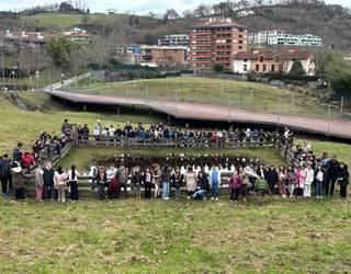 Eskolak bat eginda, Hezeguneen Nazioarteko Egunaren atarian