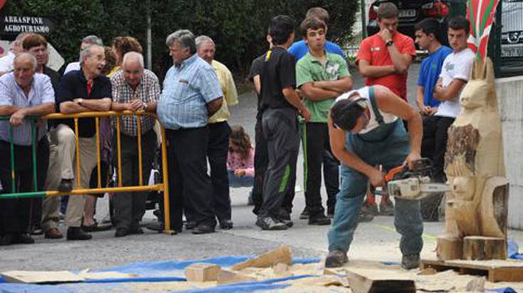 Txiste kontari bukatu zuten festa, auzo giroan