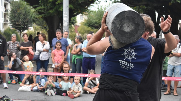 Errebeldeak Fest jaialdiko herri kirol saioa