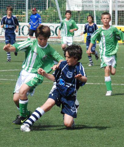 Hernaniko zazpi talde, 
Donosti Cup tituluaren bila