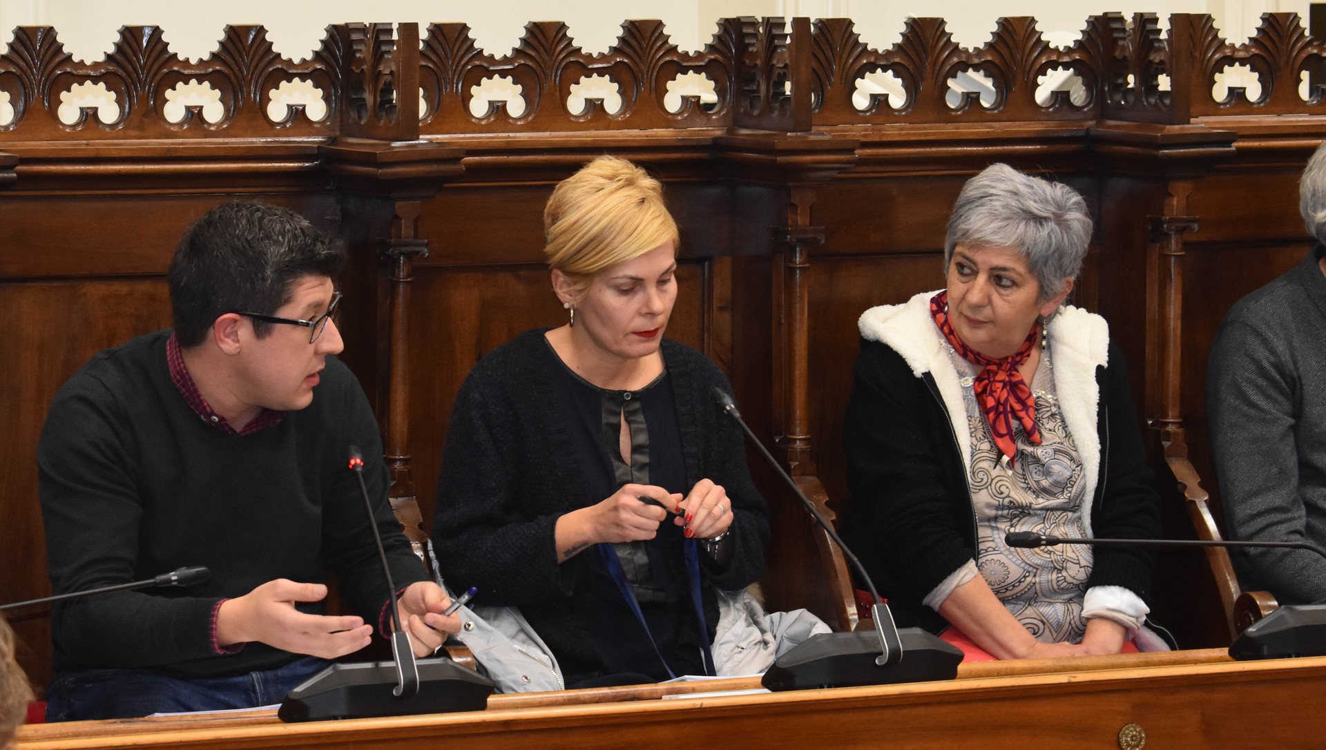Plenoa etzi, bi herrietan