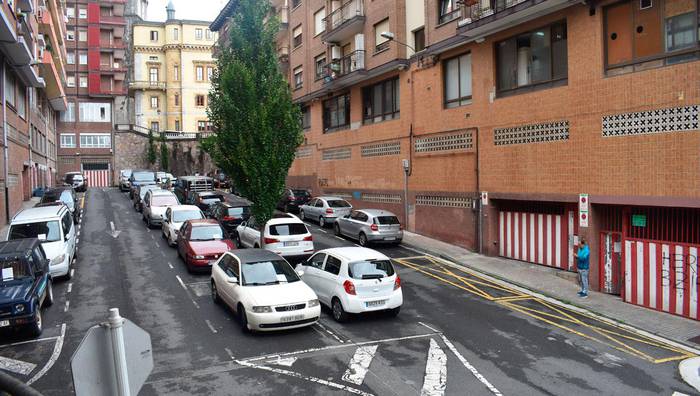 Arantzazu plaza itxita etzi, asfaltatzeko