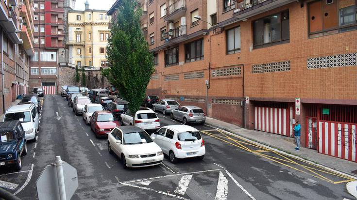 Arantzazu plaza itxita etzi, asfaltatzeko