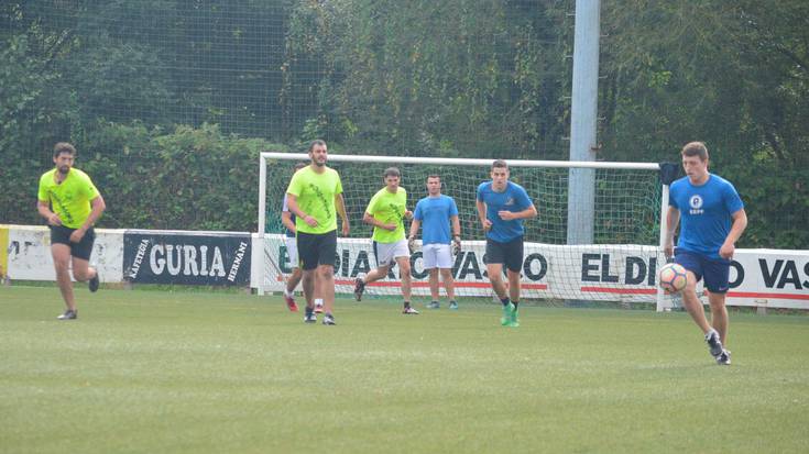 Futbol zazpi txapeleketa, arriskuan