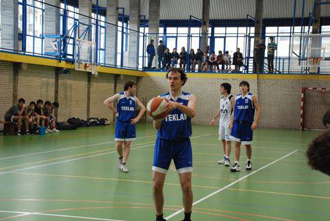 Seniorrak irabazle, 58-71, aspaldiko partez