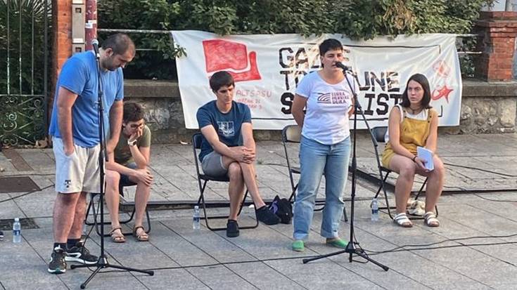 Bertso saio musikatua izango da bihar iluntzean Goiz Eguzkiko patioan