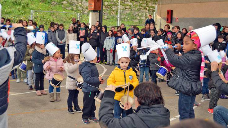 «Sebastian bat bada zeruan, Donosti bat bakarra munduan...»