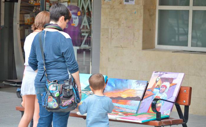 Larunbatean aukeratuko dute logo berria, pintura erakusketarekin batera