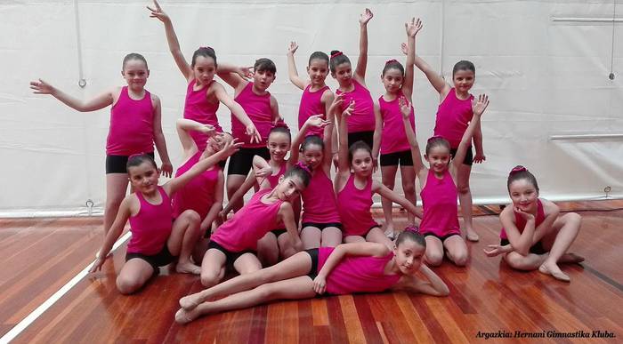 Bi txanda udaran, gimnasia eta kirol jardueretako udalekuetan