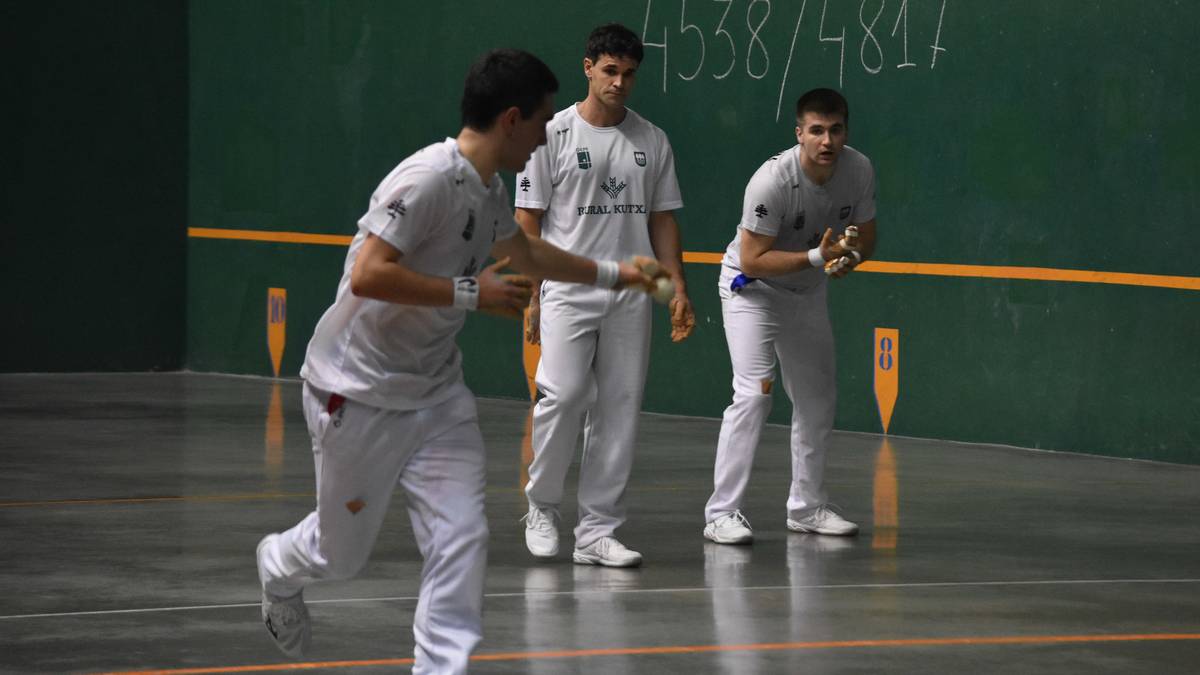 Herriartekoan zenbait zalek izandako «jarrera desegokia» salatu du Hernaniko pelota klubak