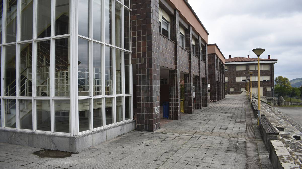 2215 da DBH 3ko ikasbidaiaren errifa sariduna