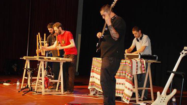 Ostiralean hasi zen Txalaparta Festa, Madrilgo txalapartarien emanaldiarekin eta Txalaparta Party Apartarekin. Atzokoan egun haundia izan zuen Txalaparta Festak, Atsegindegin. 