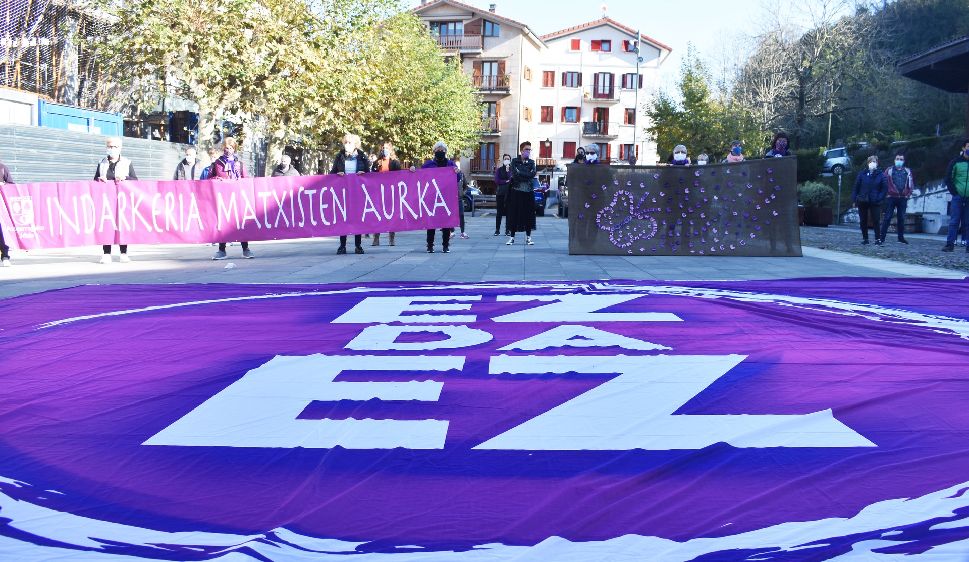 «Minduta, nazkatuta eta amorruak ematen digun indarrarekin iritsi gara azaroaren 25era»