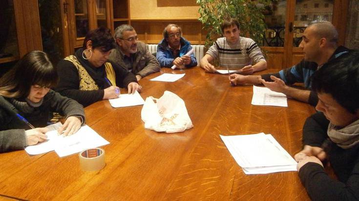«Zuzeneko linea indartzea ondo dago, baina Martutenekoa  orduro jartzea atzera pausoa da»