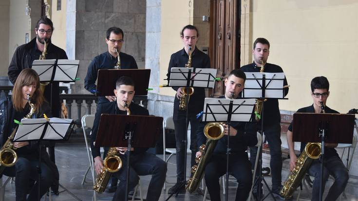 Udazken kontzertua eskainiko du musika bandak arkupeetan, gaur