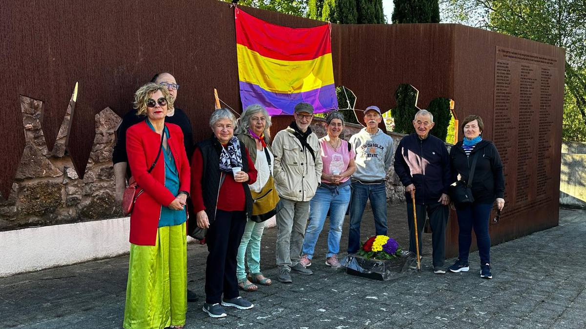 Errepublikaren 95 urteak ospatzeko gonbitea biharko, Podemos Hernanik