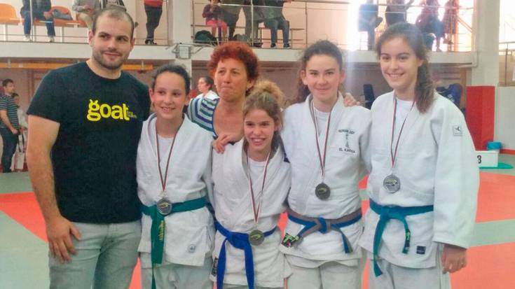 Domina bana, lau judoka hernaniarrek