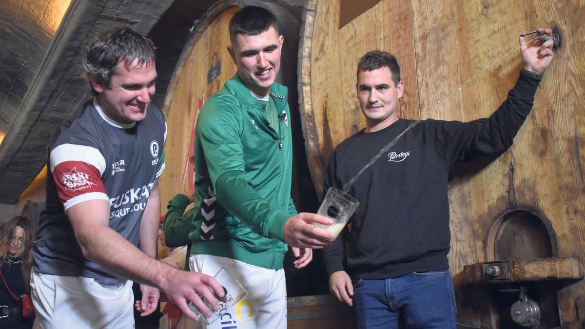 «Aukeratzekotan, kantxan sentitzen naiz erosoago, baina oso gustura ibiltzen naiz kupel artean ere!»